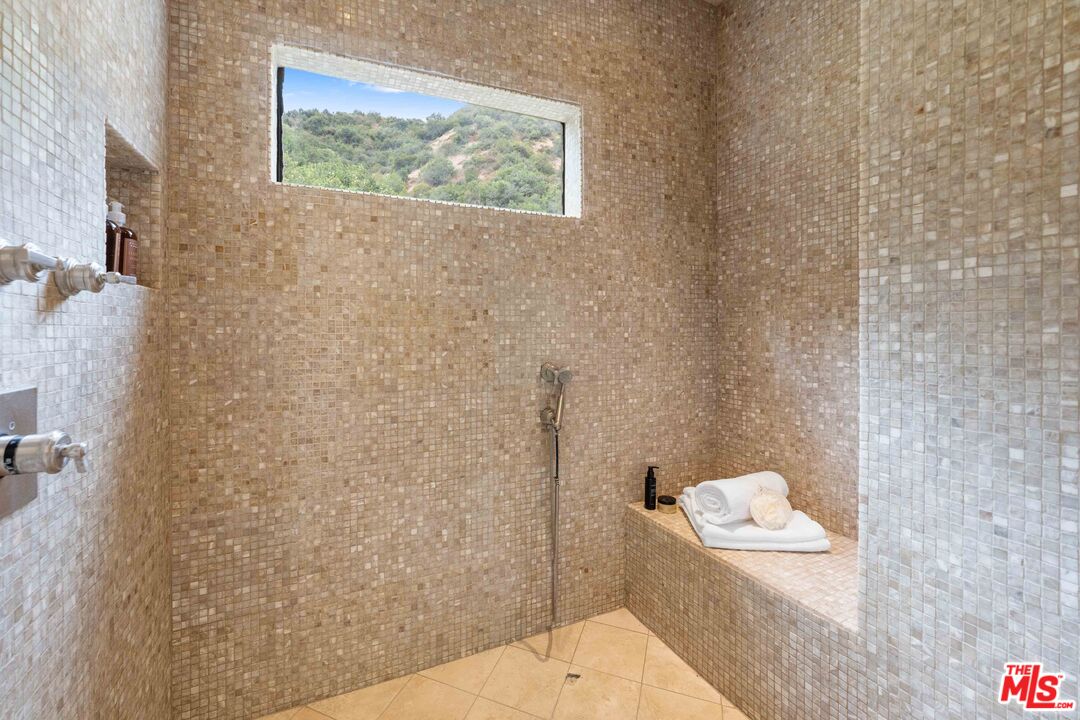 4099 Mandeville Cyn