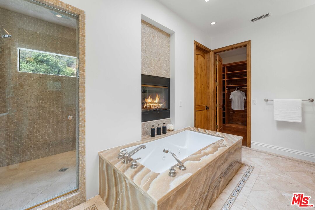 4099 Mandeville Cyn