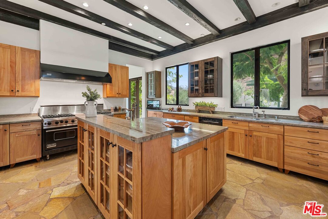 4099 Mandeville Cyn