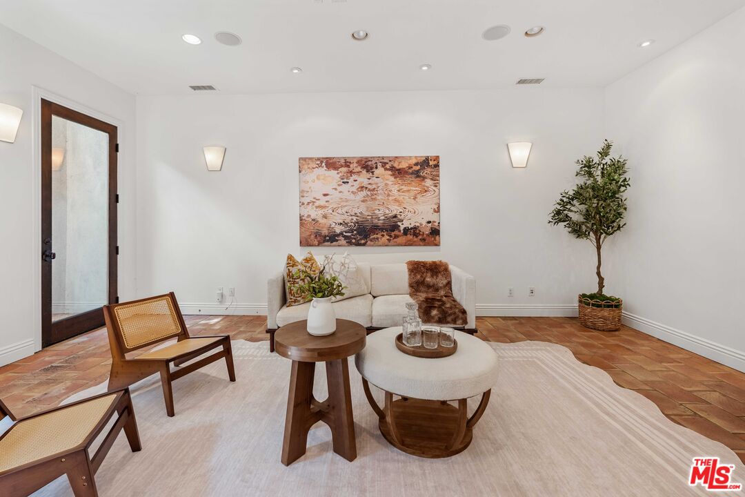 4099 Mandeville Cyn