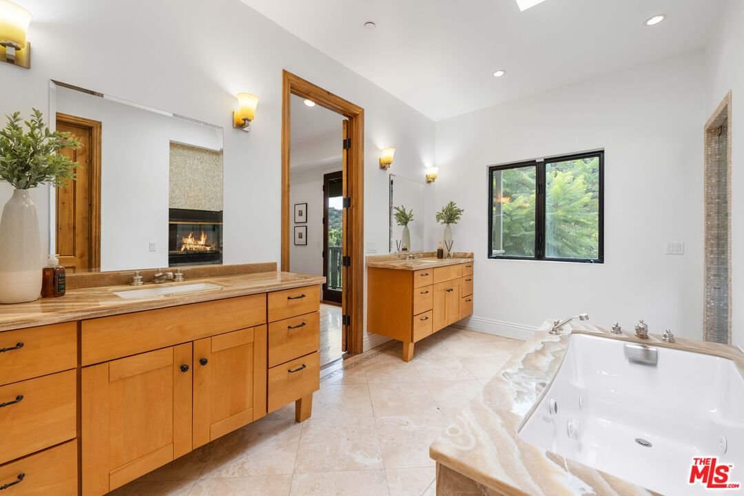 4099 Mandeville Cyn