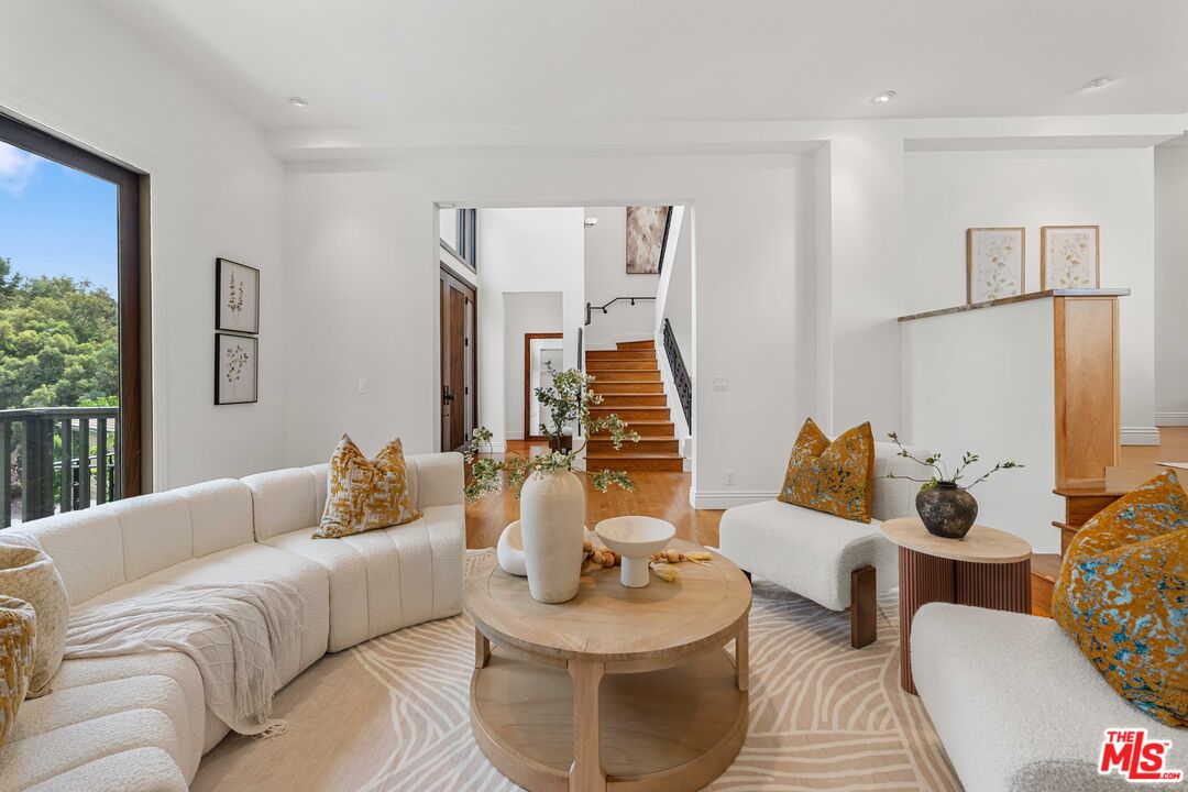 4099 Mandeville Cyn