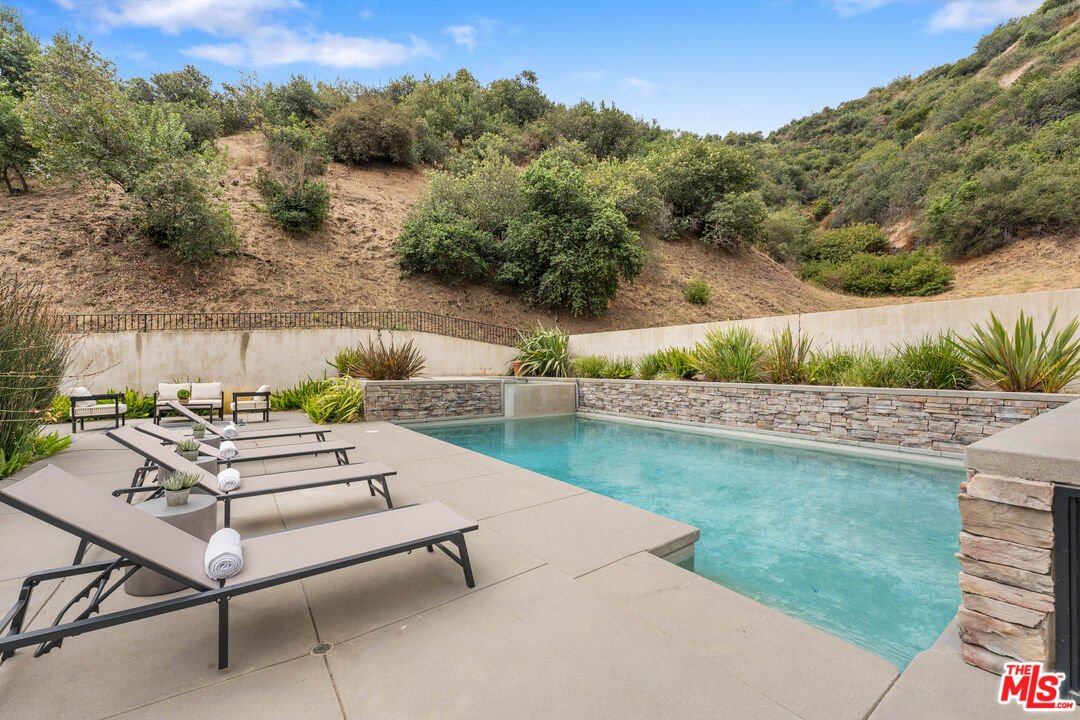 4099 Mandeville Cyn