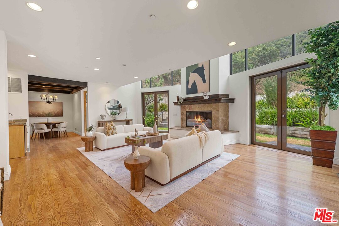 4099 Mandeville Cyn