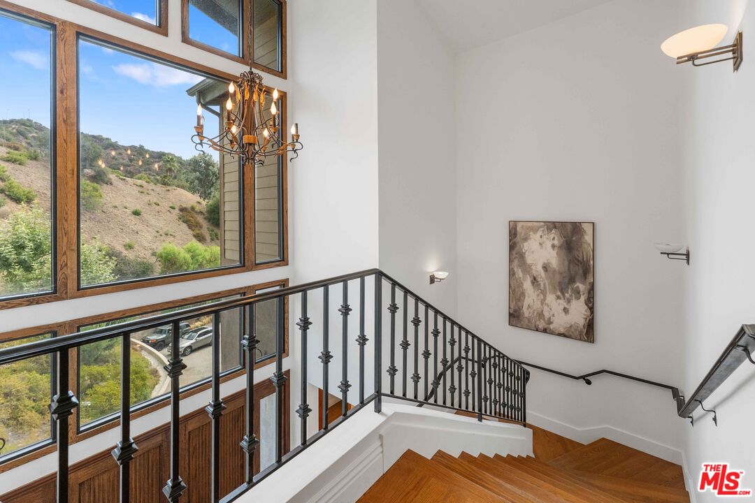 4099 Mandeville Cyn