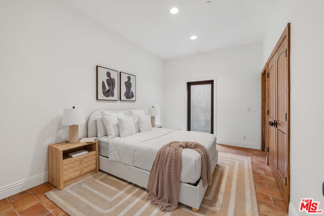 4099 Mandeville Cyn