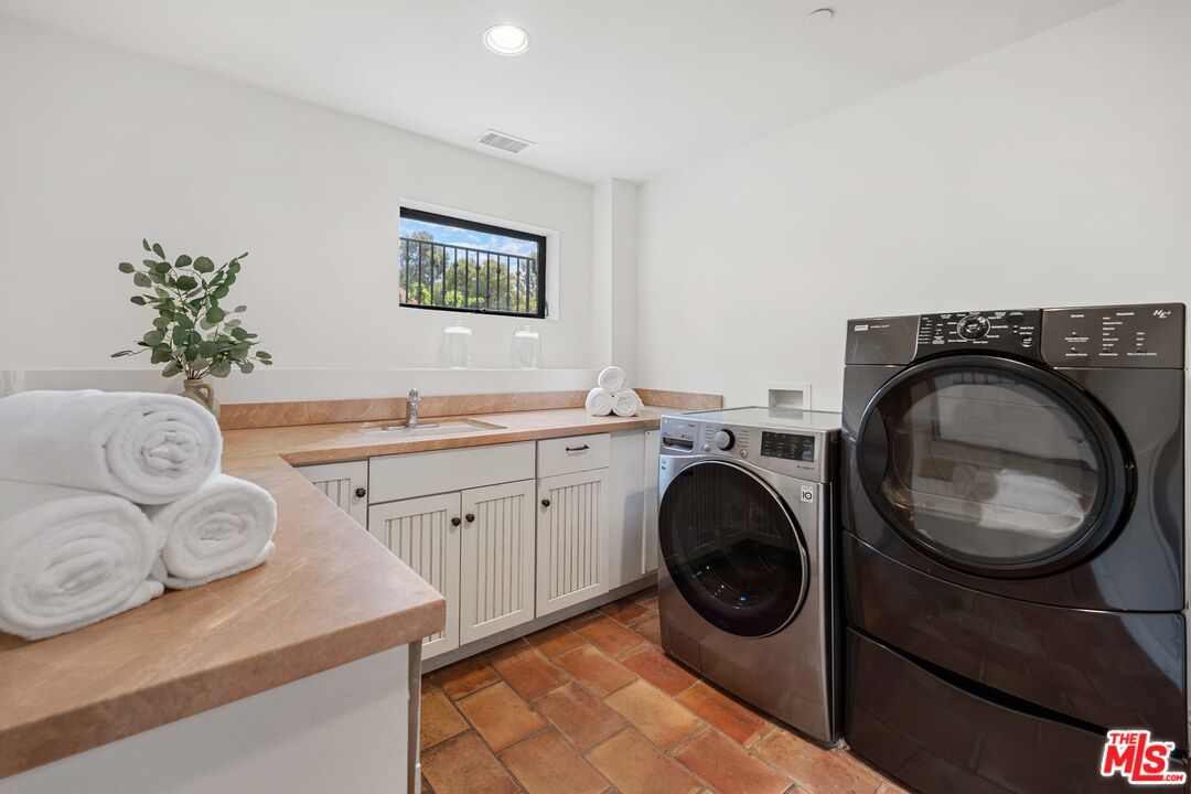 4099 Mandeville Cyn