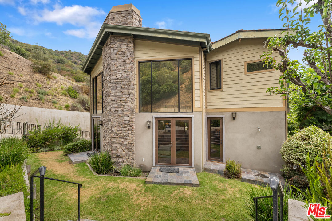 4099 Mandeville Cyn