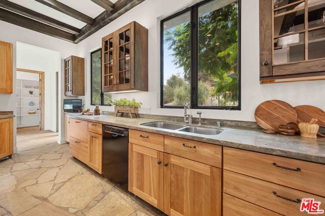 4099 Mandeville Cyn