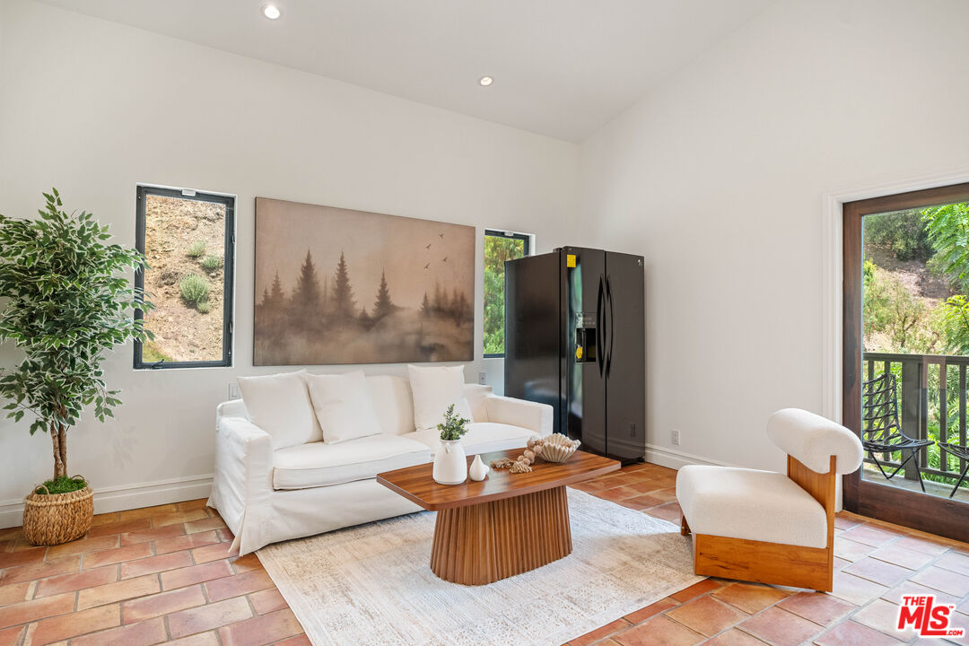 4099 Mandeville Cyn