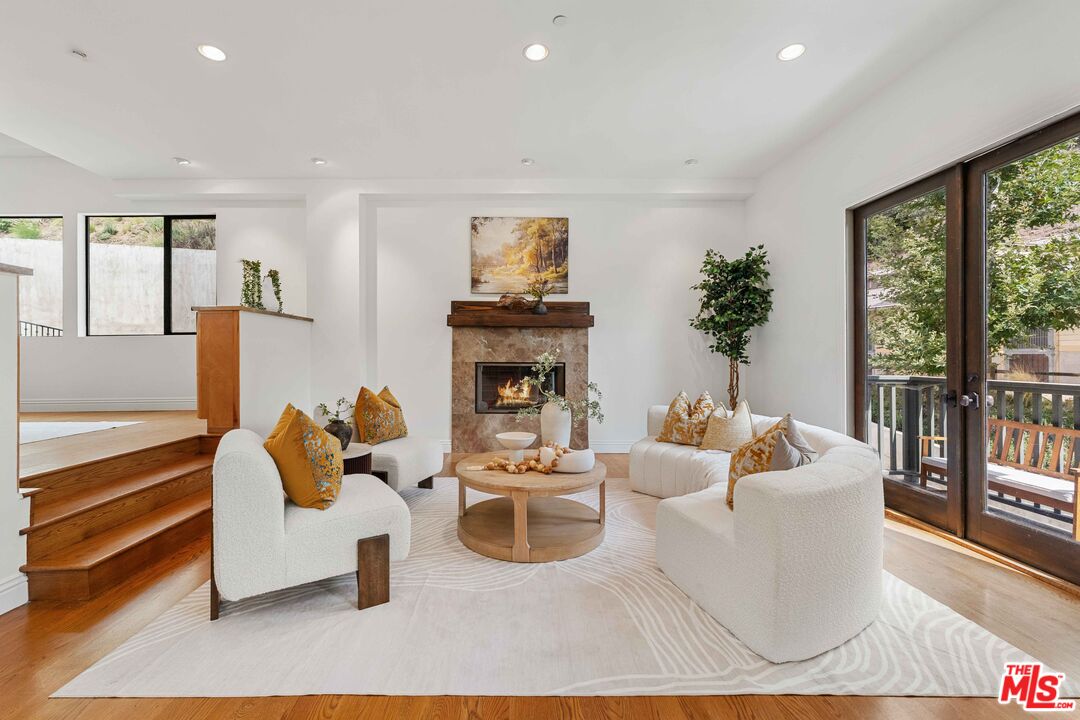 4099 Mandeville Cyn