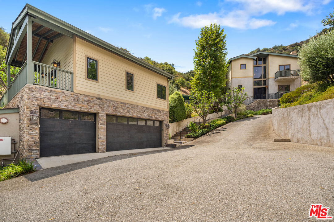 4099 Mandeville Cyn