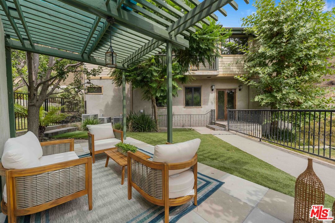 4099 Mandeville Cyn