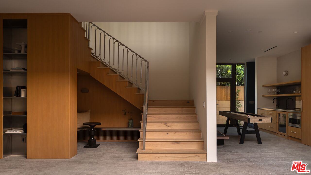 420 N Kings Rd