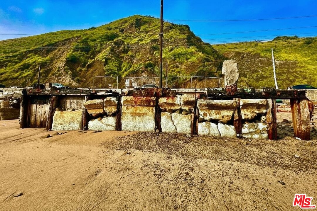 19240 Pacific Coast Highway