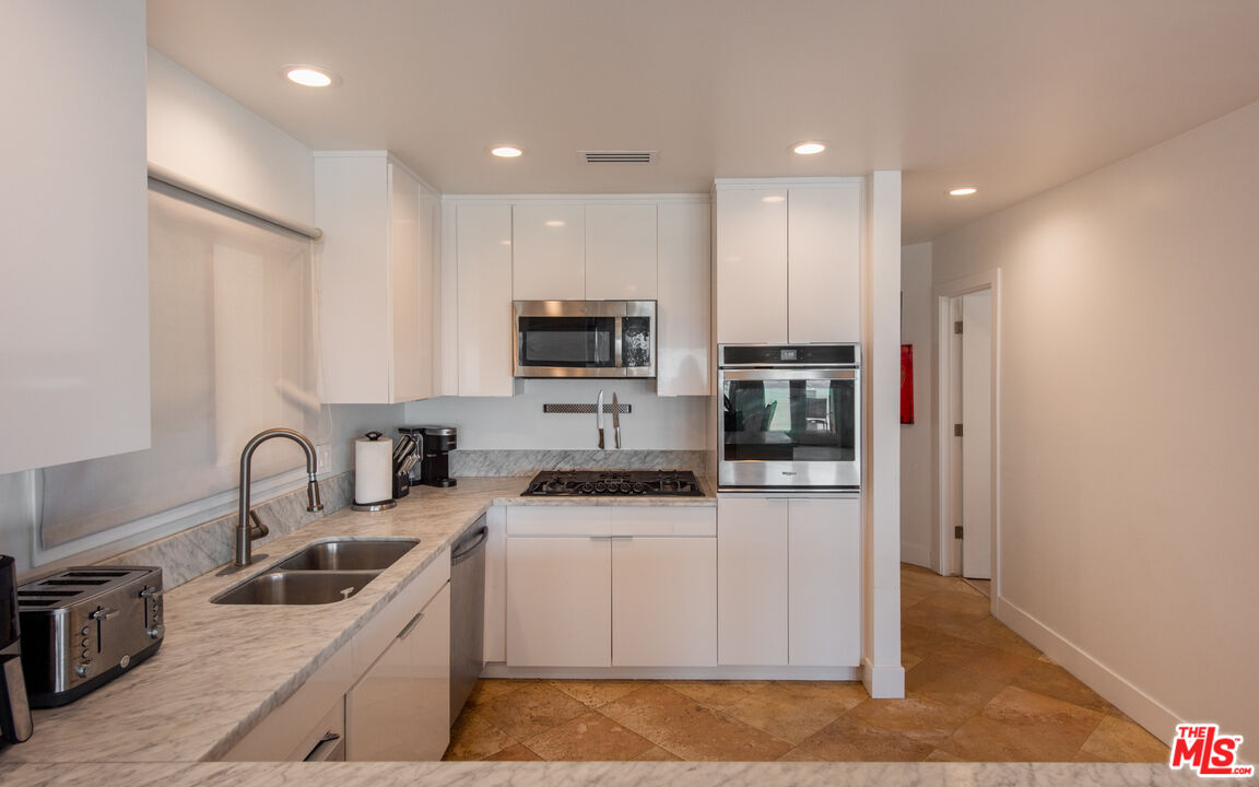 6419 Ocean Front Walk