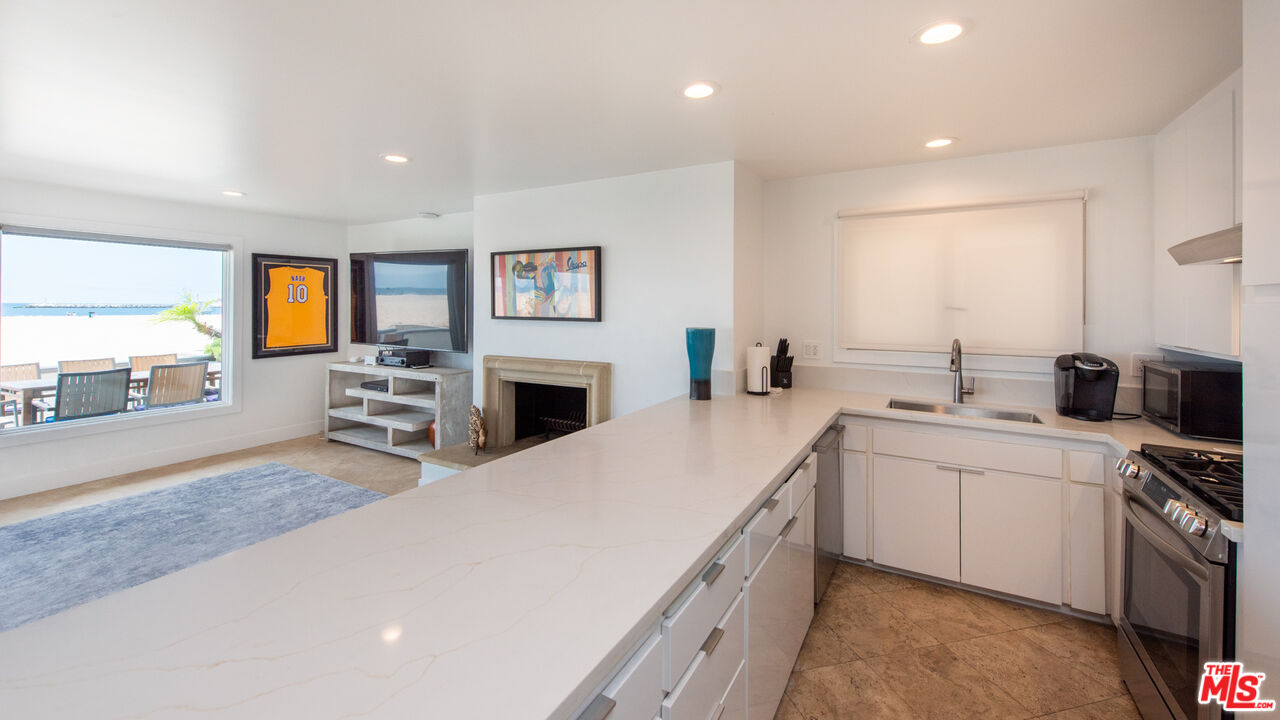 6419 Ocean Front Walk
