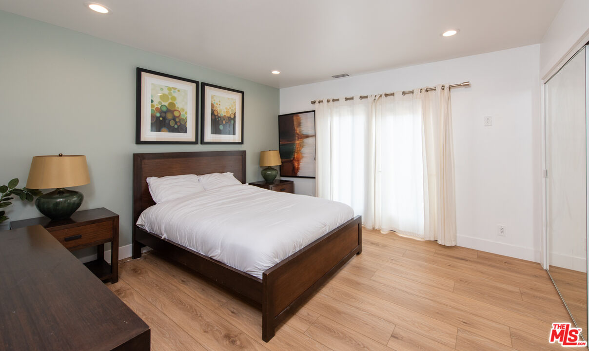 6419 Ocean Front Walk
