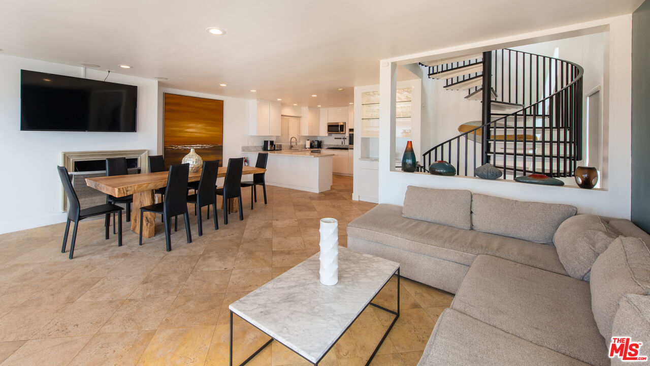 6419 Ocean Front Walk