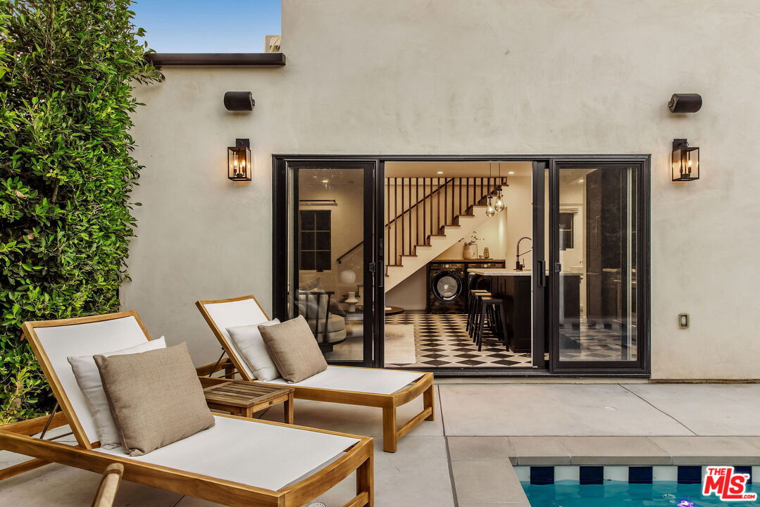 133 N La Jolla Ave