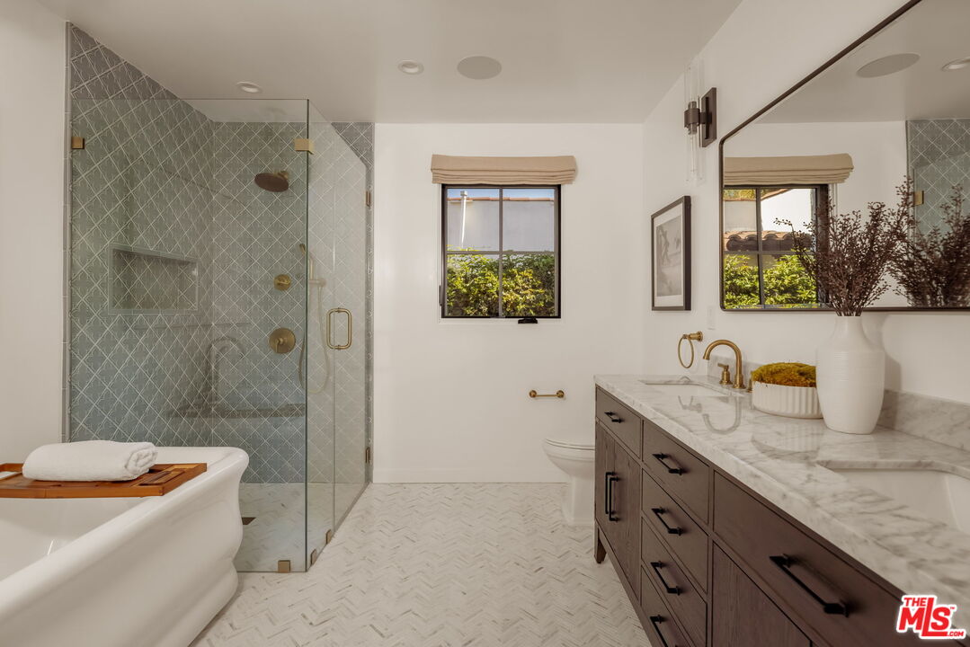133 N La Jolla Ave