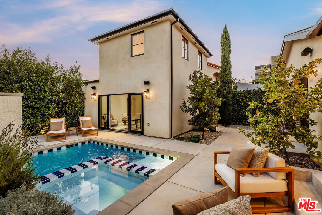 133 N La Jolla Ave