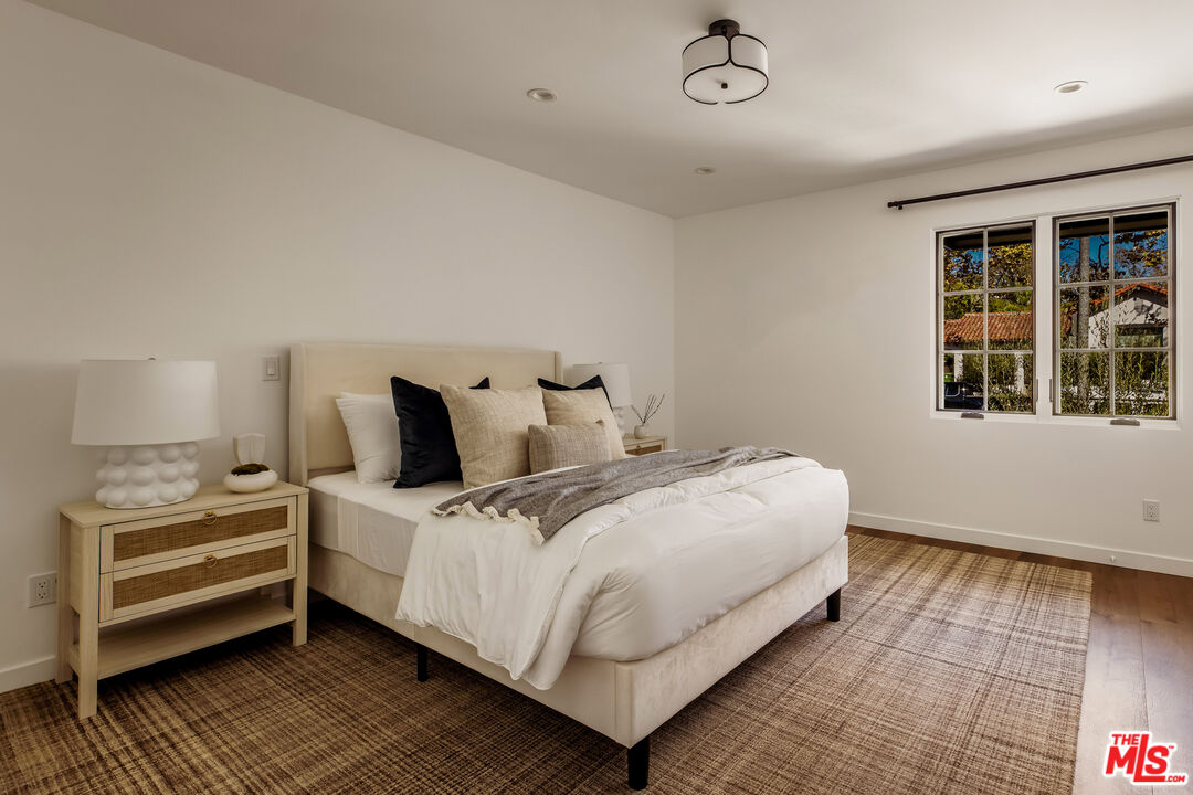 133 N La Jolla Ave