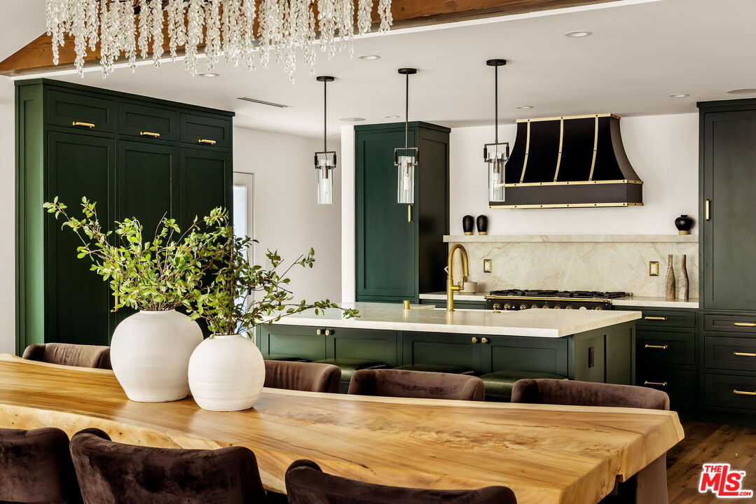 133 N La Jolla Ave