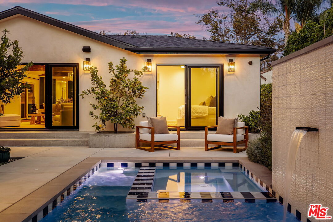 133 N La Jolla Ave
