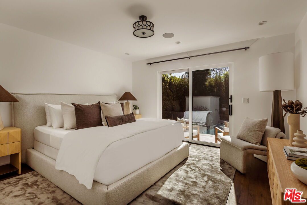 133 N La Jolla Ave