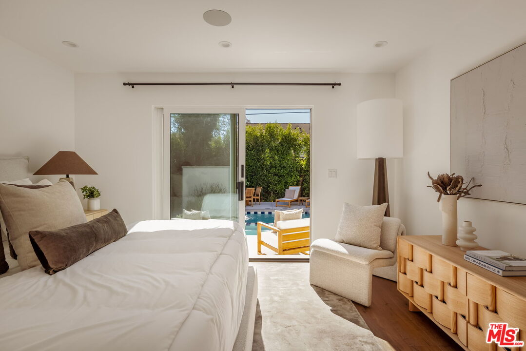 133 N La Jolla Ave