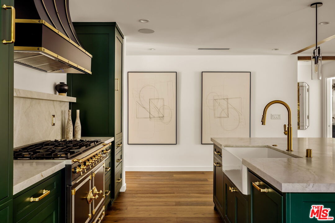 133 N La Jolla Ave
