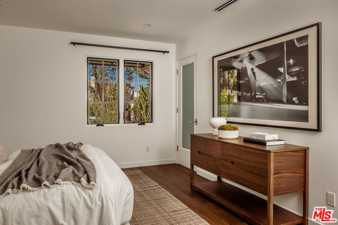 133 N La Jolla Ave