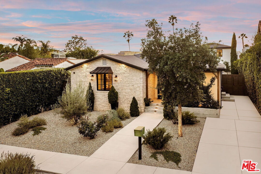 133 N La Jolla Ave