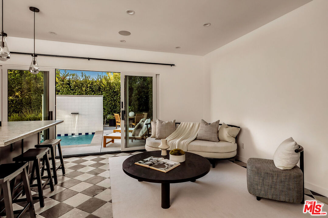 133 N La Jolla Ave