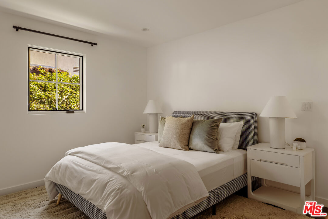 133 N La Jolla Ave