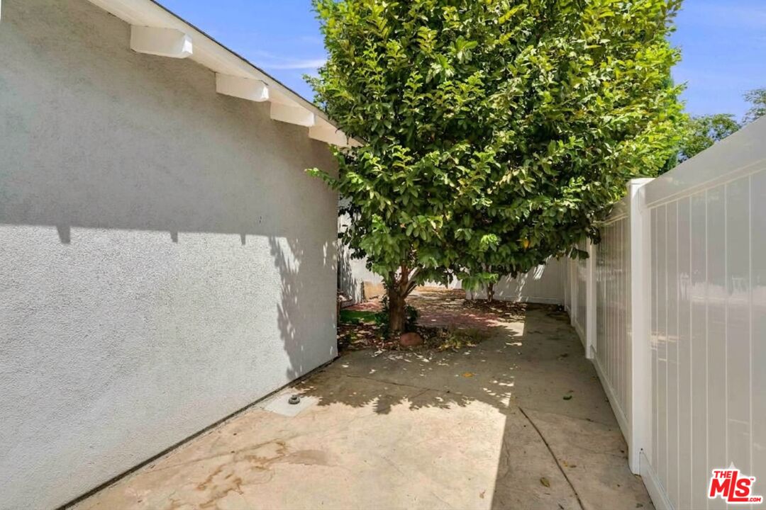 15905 Enadia Way