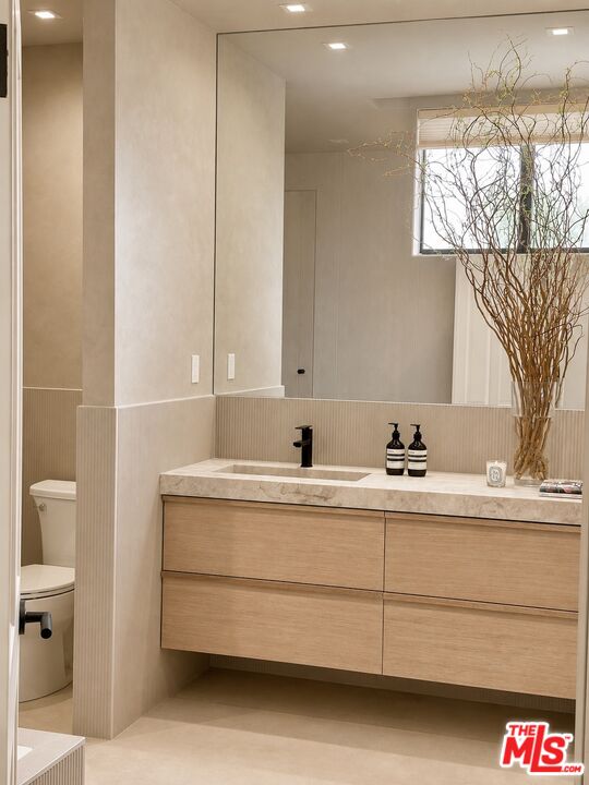 126 N Croft Ave Unit: 302