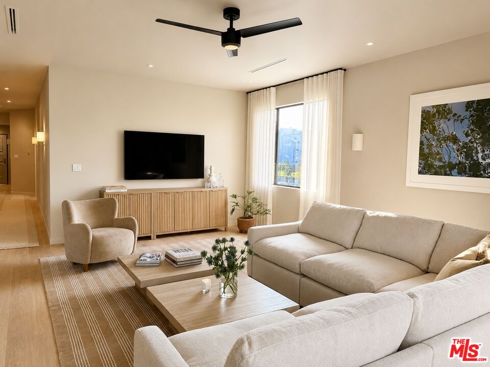 126 N Croft Ave Unit: 302