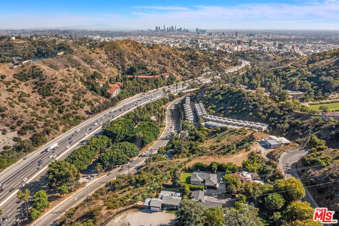 6744 Mulholland Dr