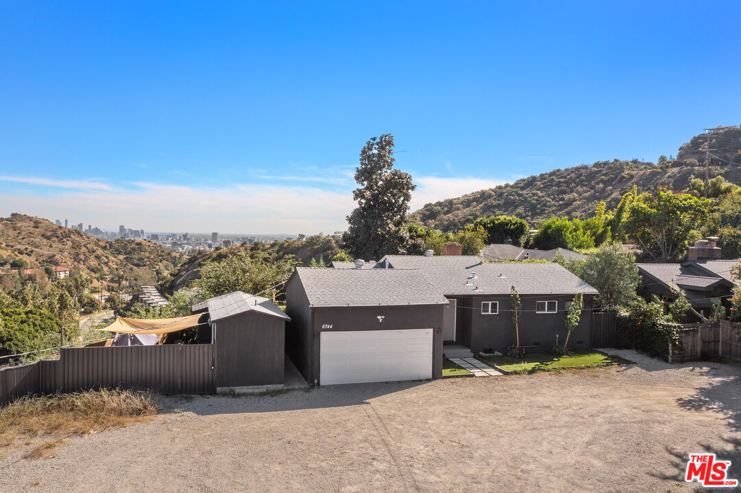 6744 Mulholland Dr