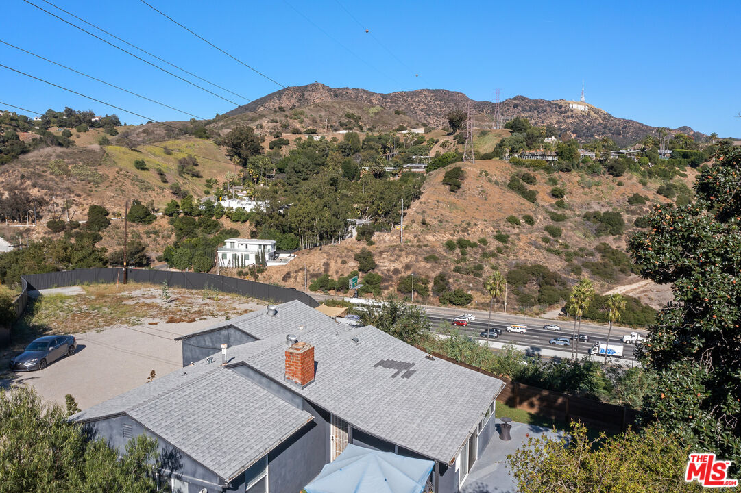 6744 Mulholland Dr