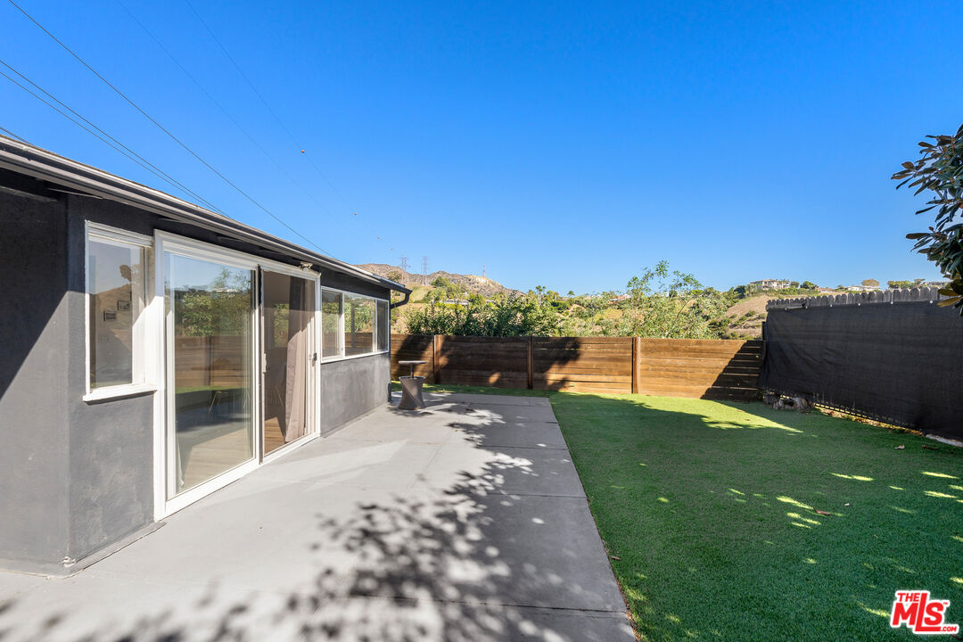 6744 Mulholland Dr
