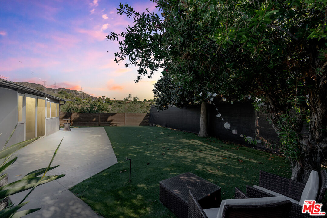 6744 Mulholland Dr