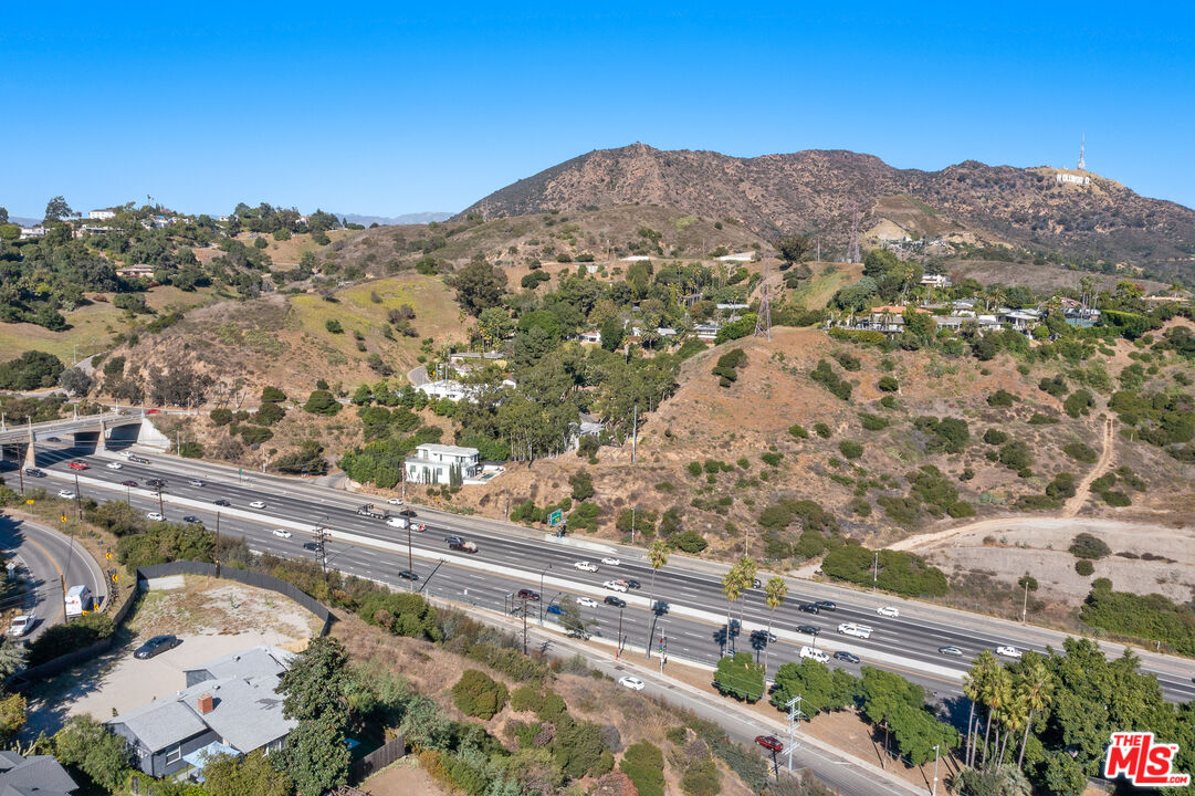 6744 Mulholland Dr