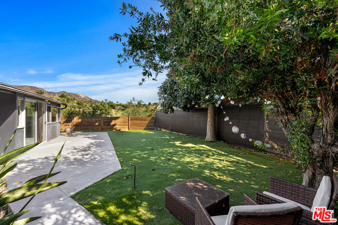 6744 Mulholland Dr