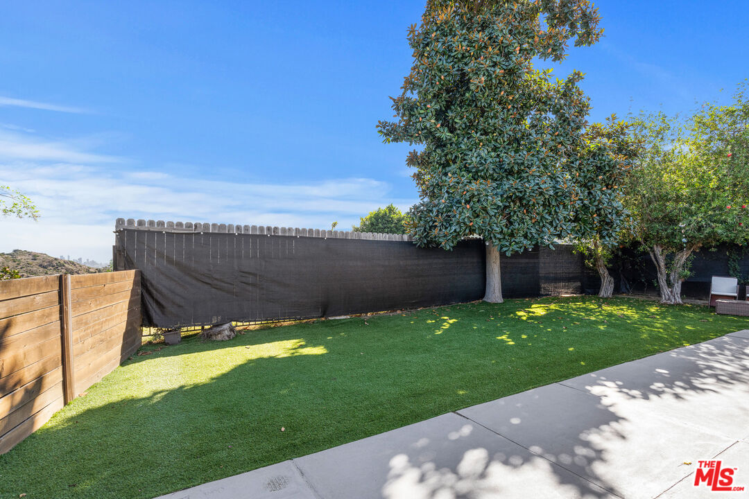 6744 Mulholland Dr