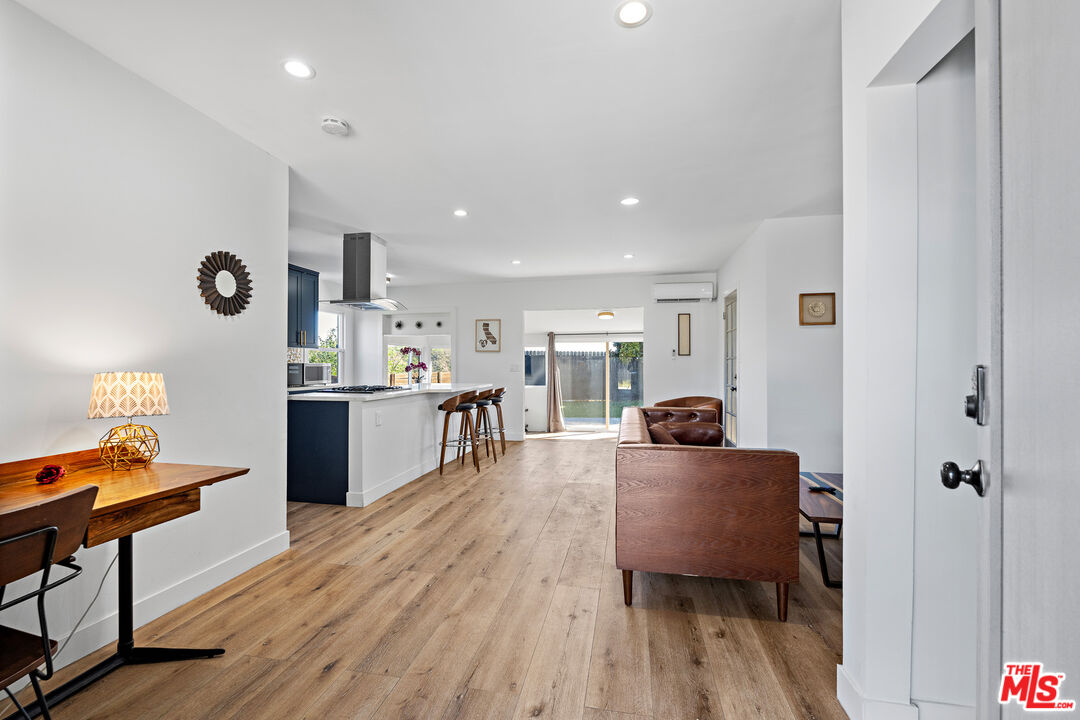 6744 Mulholland Dr