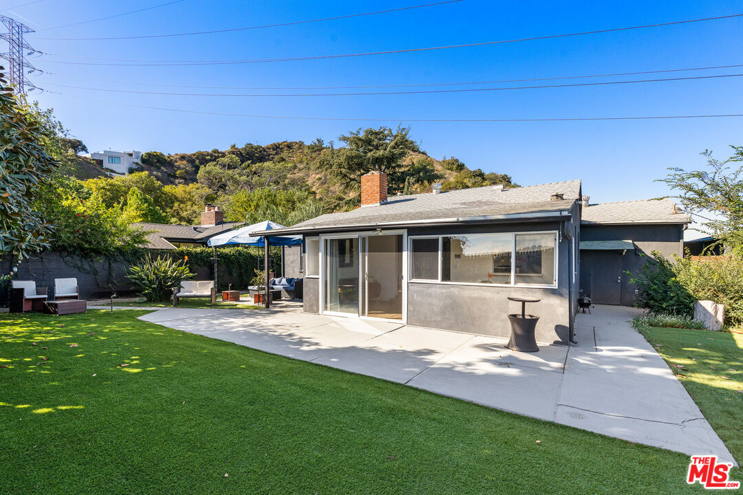 6744 Mulholland Dr
