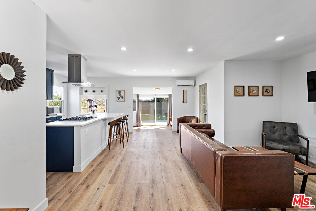 6744 Mulholland Dr